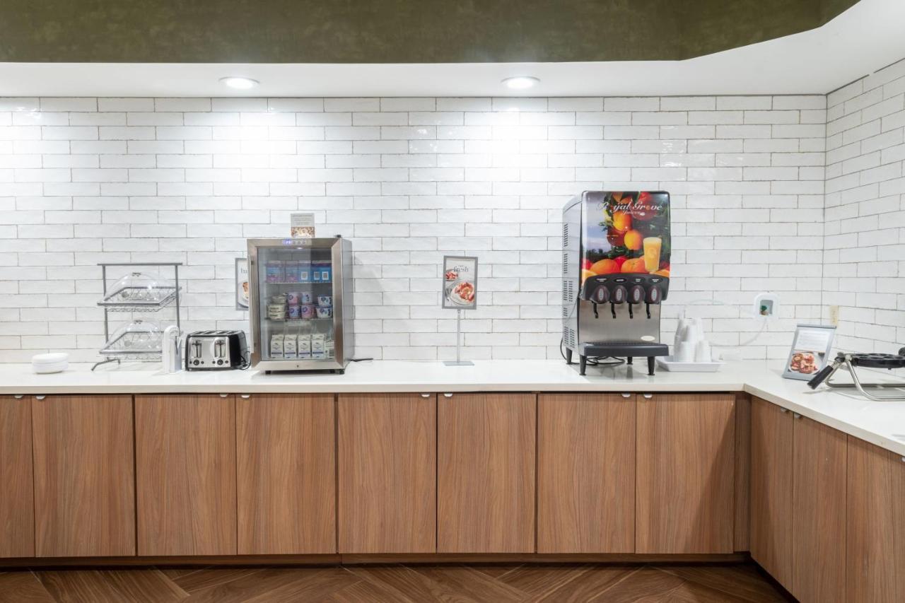 登顿费尔菲尔德旅馆&套房酒店 外观 照片